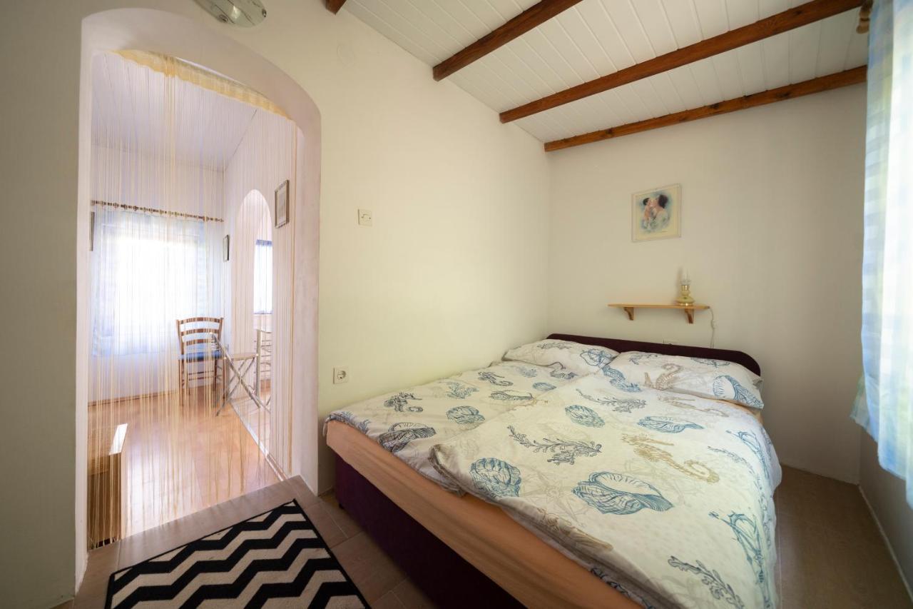 Studio Apartman Ema 2 Горни-Карин Экстерьер фото
