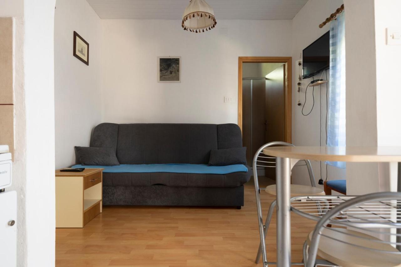 Studio Apartman Ema 2 Горни-Карин Экстерьер фото