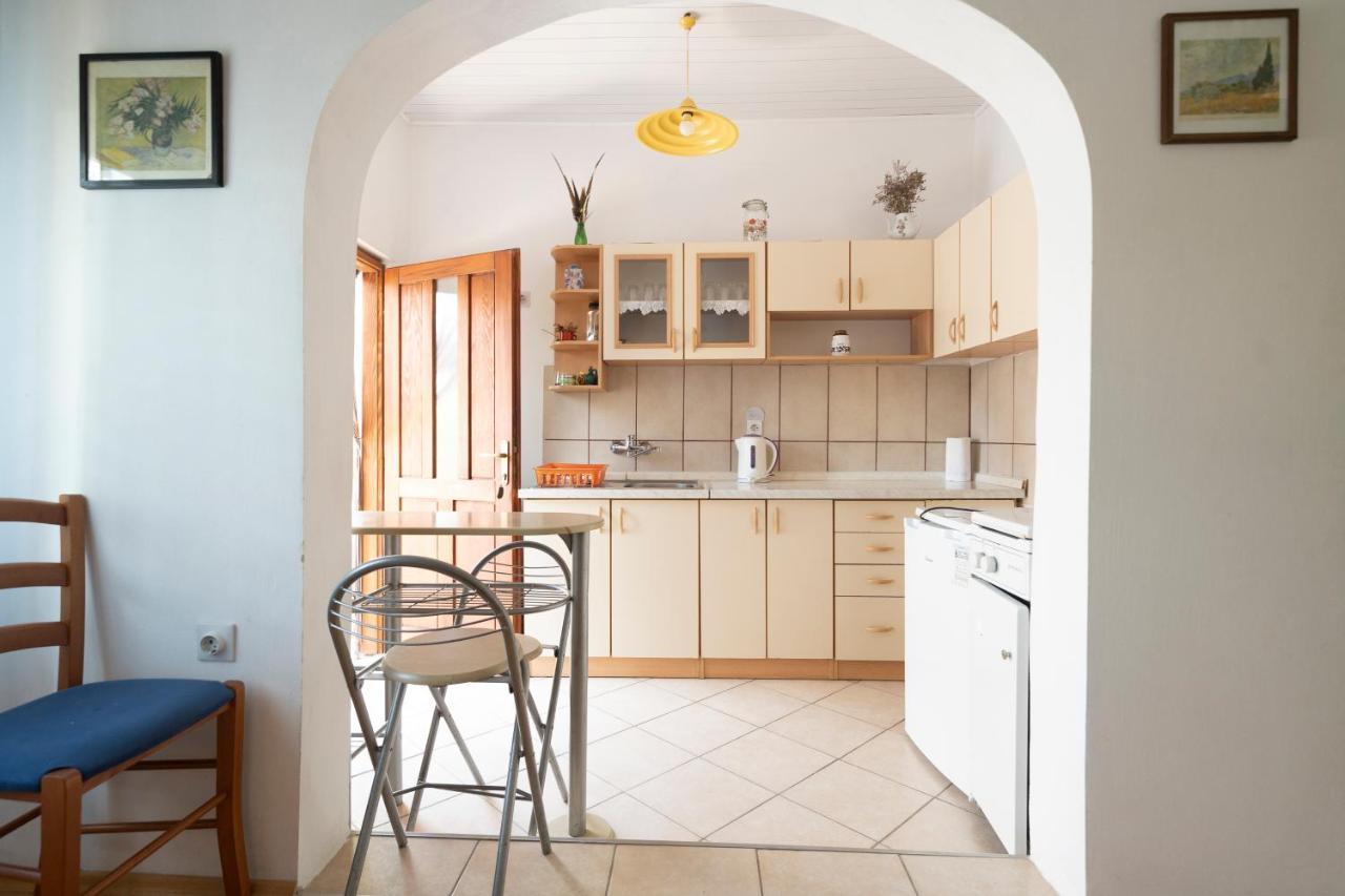 Studio Apartman Ema 2 Горни-Карин Экстерьер фото