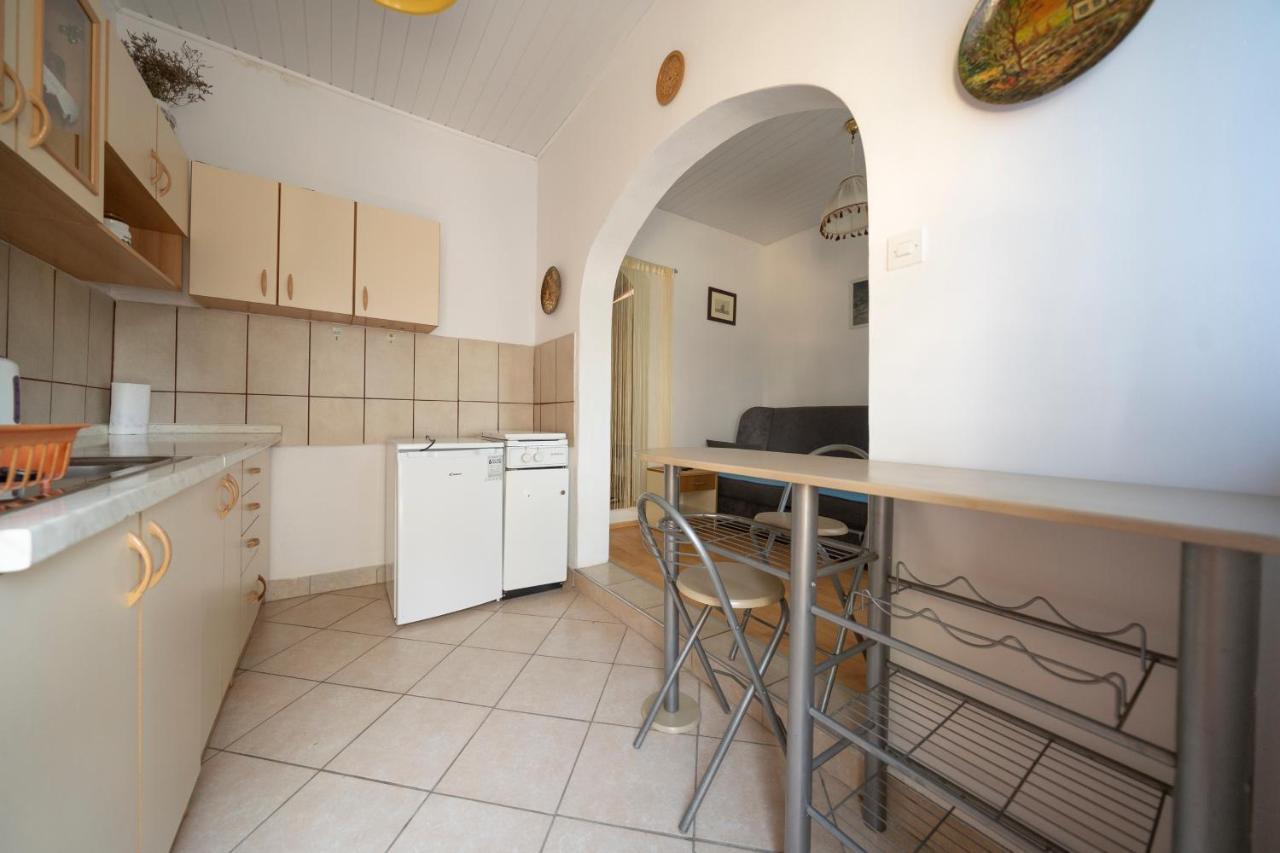 Studio Apartman Ema 2 Горни-Карин Экстерьер фото